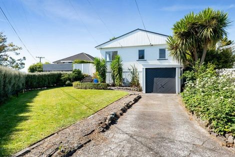 Photo of property in 40 Turakina Street, Merrilands, New Plymouth, 4312