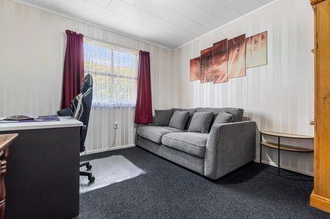 Photo of property in 74 Oakfield Crescent, Pukete, Hamilton, 3200