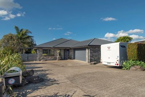 Photo of property in 13 Parkland Rise, Omokoroa, 3114