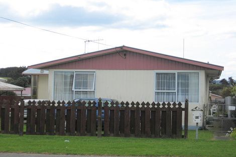 Photo of property in 23 Kowhai Street, Castlecliff, Whanganui, 4501