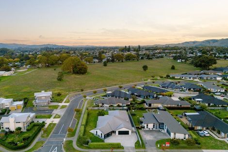 Photo of property in 45 Plescher Crescent, Leamington, Cambridge, 3432