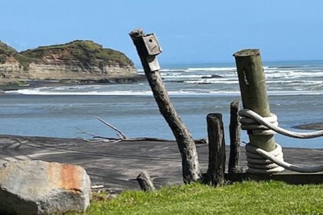 Photo of property in 8 Point Road, Mokau, 4376