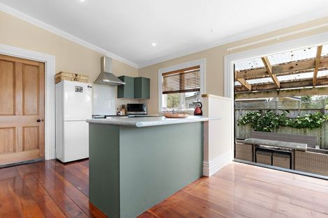 Photo of property in 98 Jellicoe Street, Martinborough, 5711