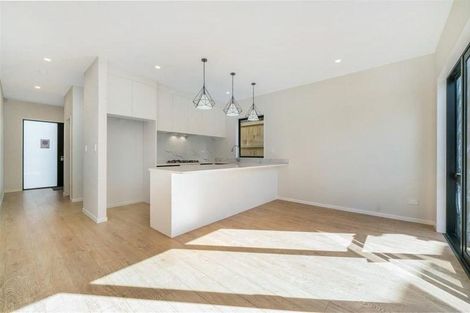 Photo of property in 76a Botany Road, Botany Downs, Auckland, 2010