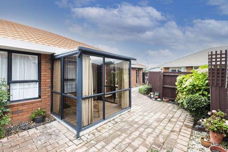 Photo of property in 2/3 Apollo Place, Papanui, Christchurch, 8052