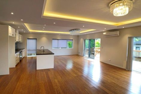 Photo of property in 8 Namsan Close, Fairview Heights, Auckland, 0632