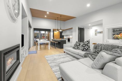 Photo of property in 8 Kapuka Lane, Wanaka, 9305