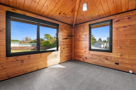 Photo of property in 33 Richmond Avenue, Richmond Heights, Taupo, 3330
