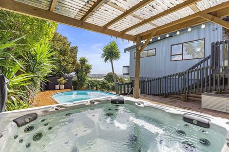 Photo of property in 36 Telstar Place, Beach Haven, Auckland, 0626