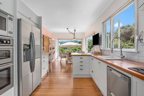 Photo of property in 31 Walter Road, Lowry Bay, Lower Hutt, 5013