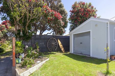 Photo of property in 39 Aperahama Street, Paekakariki, 5034