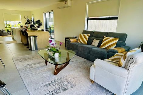 Photo of property in 54 Waituarua Drive, Takanini, 2112