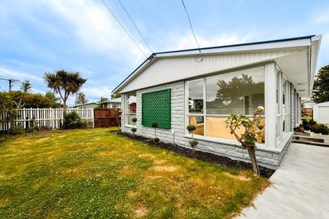 Photo of property in 5 Oldwood Street, Bishopdale, Christchurch, 8053