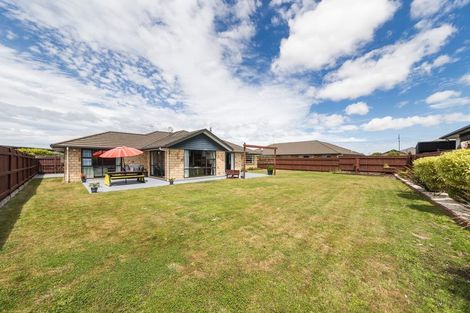 Photo of property in 2a Galea Grove, Kelvin Grove, Palmerston North, 4414