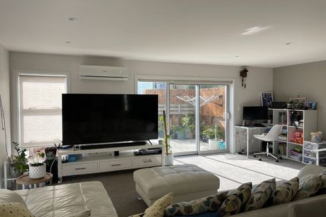 Photo of property in 2/61 Black Rock Road, Newlands, Wellington, 6037