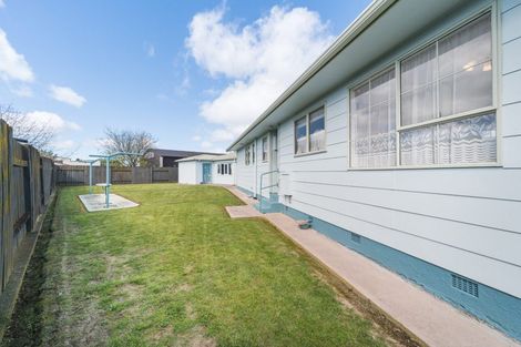 Photo of property in 8 Forbes Place, Kelvin Grove, Palmerston North, 4414