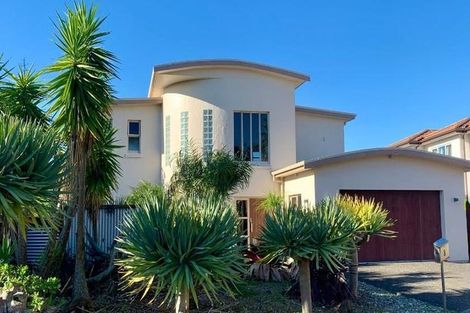 Photo of property in 8 Parani Court, Te Atatu Peninsula, Auckland, 0610