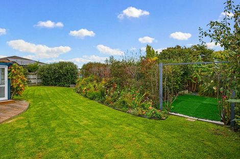 Photo of property in 63 Waipunahau Road, Waikanae, 5036