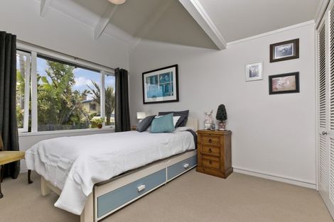 Photo of property in 4/44 Stanley Point Road, Stanley Point, Auckland, 0624