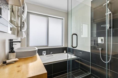 Photo of property in 2/12 Beatrice Avenue, Hillcrest, Auckland, 0627