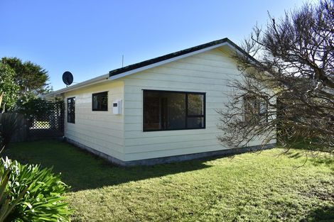 Photo of property in 17 Gawler Street, Te Horo Beach, Otaki, 5581