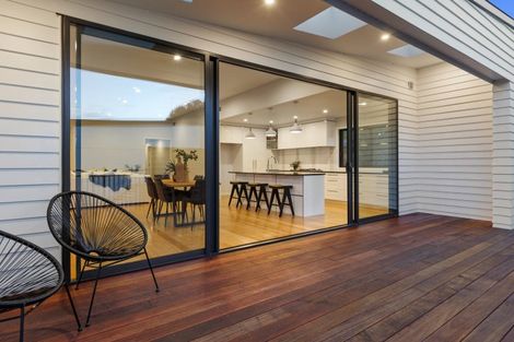 Photo of property in 7b Montrose Place, Highlands Park, New Plymouth, 4312