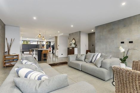 Photo of property in 81 Queen Street, Northcote Point, Auckland, 0627