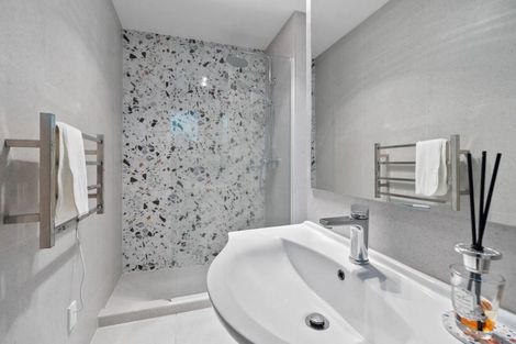 Photo of property in 2/34 Kitchener Road, Sandringham, Auckland, 1025