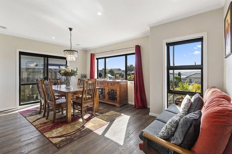 Photo of property in 13 Madeira Close, Whitby, Porirua, 5024