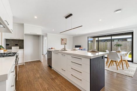 Photo of property in 28 Saint Michael Crescent, One Tree Point, 0118