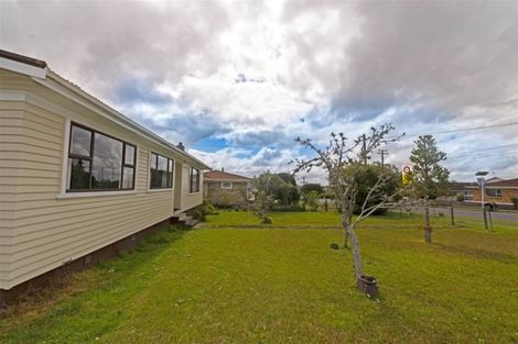 Photo of property in 86 Flanshaw Road, Te Atatu South, Auckland, 0610