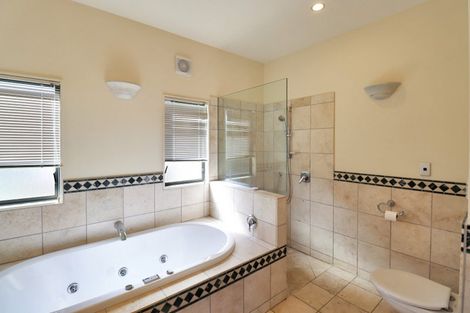 Photo of property in 122 Viewmont Drive, Harbour View, Lower Hutt, 5010