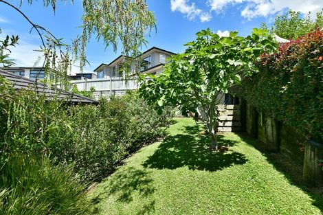 Photo of property in 32 Grovenor Drive, Orewa, 0931
