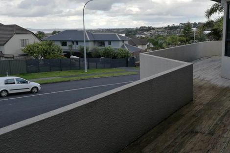 Photo of property in 1/123 Wiseley Road, West Harbour, Auckland, 0618