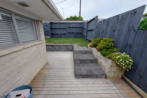 Photo of property in 1/367 Wairau Road, Totara Vale, Auckland, 0629