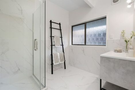 Photo of property in 21a Garadice Road, Rothesay Bay, Auckland, 0630