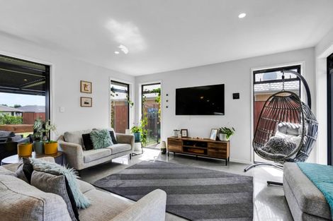 Photo of property in 15 Waitaha Place, Bell Block, New Plymouth, 4312