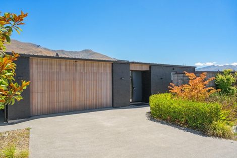 Photo of property in 28 Stackbrae Avenue, Wanaka, 9305
