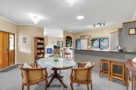 Photo of property in 20 Paraekaretu Street, Hunterville, 4730