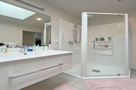 Photo of property in 23 Regiment Road, Papakura, 2110