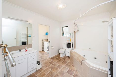 Photo of property in 18 Park Road, West End, Palmerston North, 4412