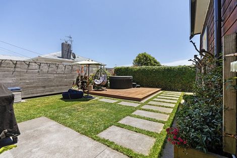Photo of property in 4 Smith Road, Merrilands, New Plymouth, 4312