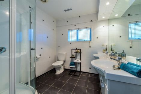 Photo of property in 35 Aotearoa Terrace, Murrays Bay, Auckland, 0630