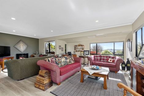 Photo of property in 2/9 Cashmere Place, Glenfield, Auckland, 0629