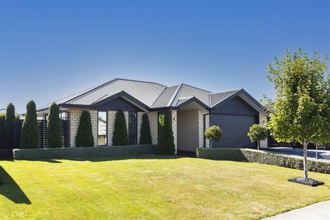 Photo of property in 32 Sequoia Way, Rangiora, 7400