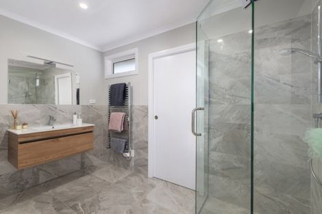 Photo of property in 124 Johnstone Drive, Fitzherbert, Palmerston North, 4410