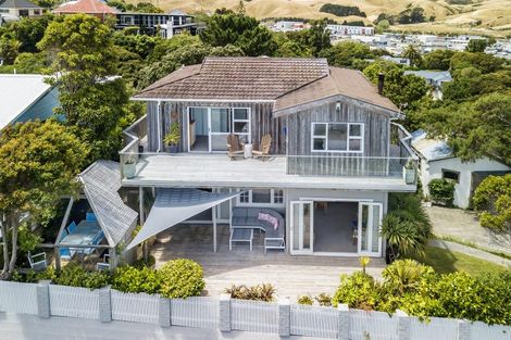 Photo of property in 58 Motuhara Road, Plimmerton, Porirua, 5026