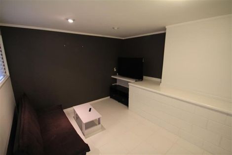 Photo of property in 78 Gladstone Road, Northcote, Auckland, 0627