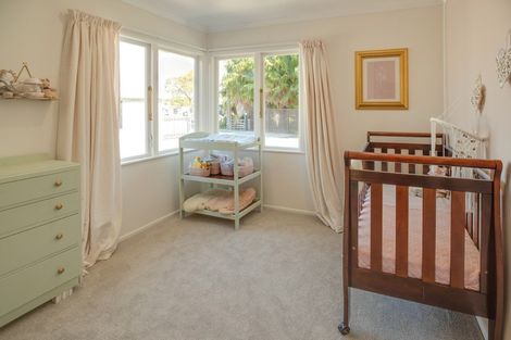 Photo of property in 9 Albert Street, Clive, 4102