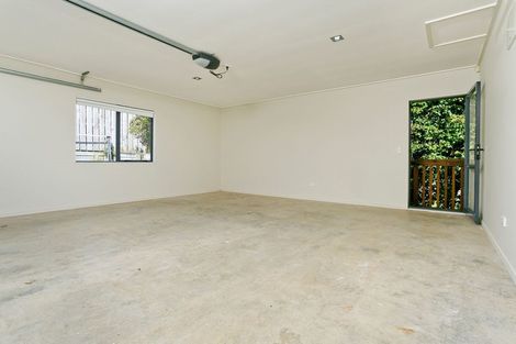 Photo of property in 229a Wairau Road, Totara Vale, Auckland, 0627